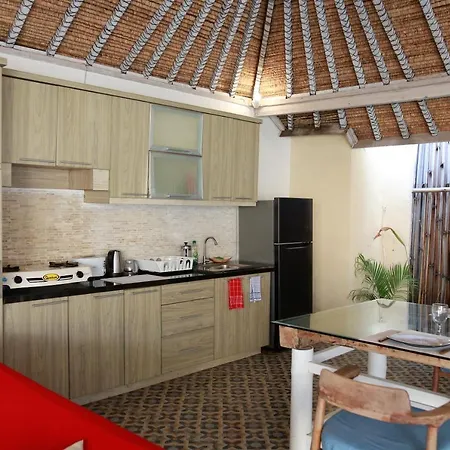 Villa Sentosa, Cheerful 3-Bedroom Villa With Pool